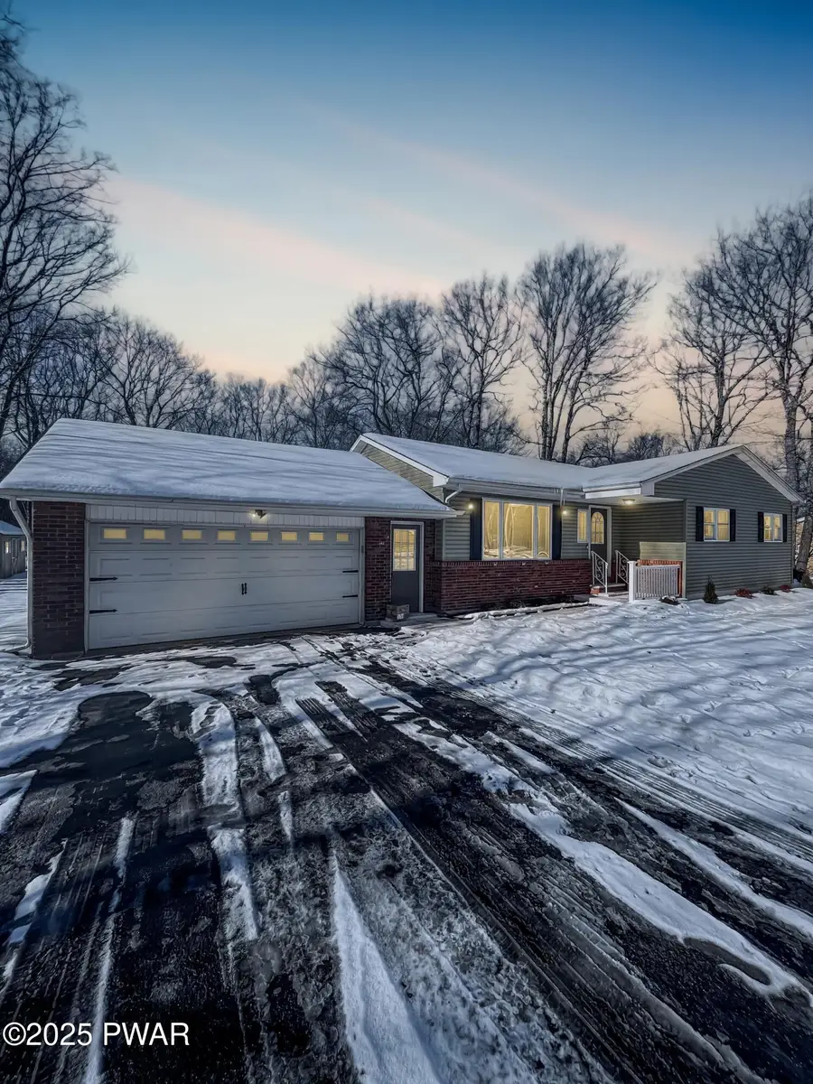 107 Mountain Laurel Drive Drive, Clifford Township, PA 18421 - Image #2