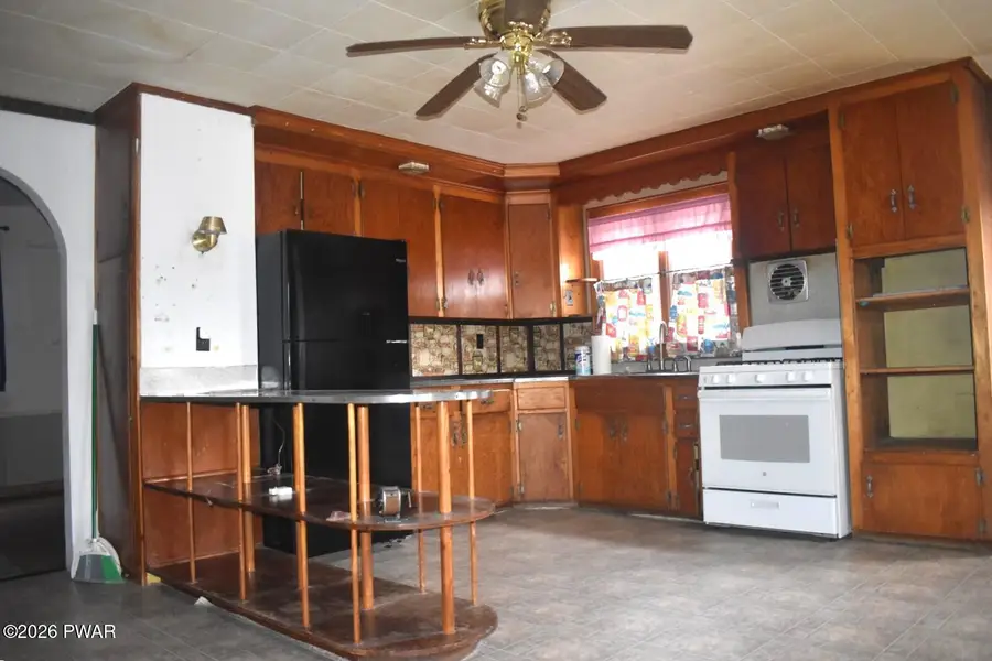 916 Oakland Street, Hawley, PA 18428 - #3