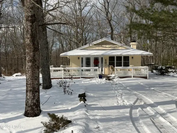 808 W Spur Court, Lords Valley, PA 18428