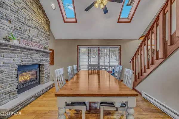 37 Parkwood Drive, Lakeville, PA 18436