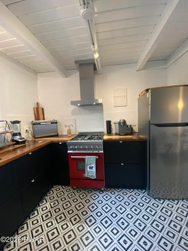 129 Highland Lane, Lords Valley, PA 18428