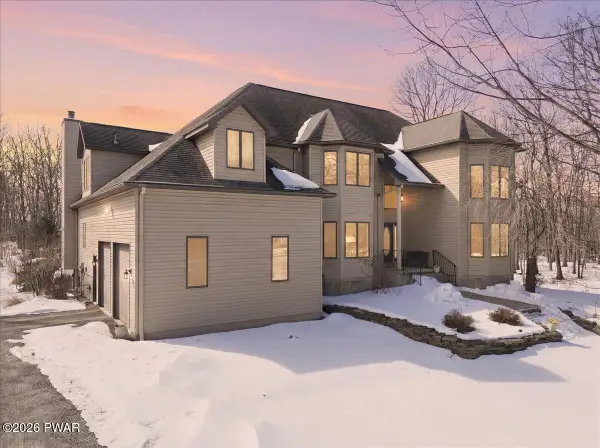 1085 Dewberry Drive, Hawley, PA 18428