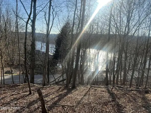 545 E Lakeview Drive E, Lake Ariel, PA 18436