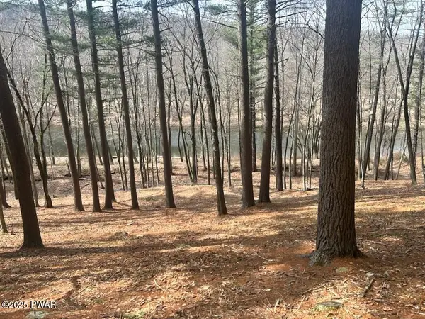 22 & 23 Circle Drive, Hawley, PA 18428