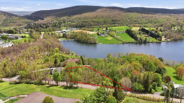 2 Country Club Place, South Abington, PA 18411
