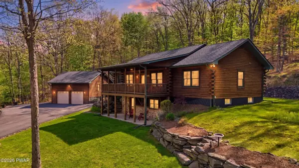 124 Water View Drive, Hawley, PA 18428