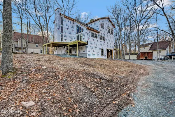 101 Maple Leaf Road, Lackawaxen, PA 18435