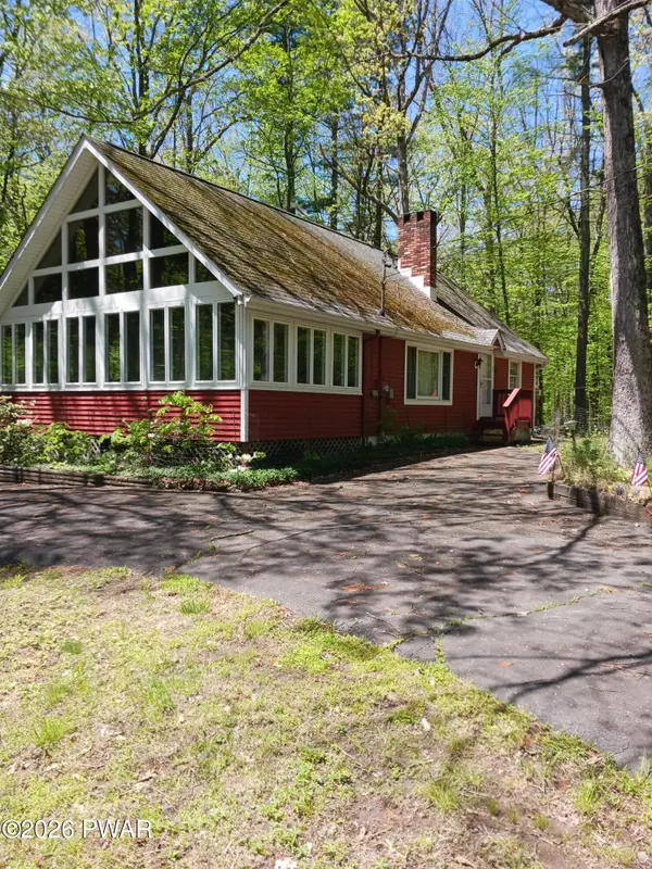 107 Fawn Lake Drive, Dingmans Ferry, PA 18328