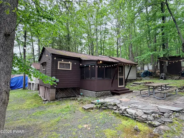 624 Hog Road, Hawley, PA 18428