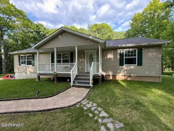 137 Red Rock Circle, Hawley, PA 18428