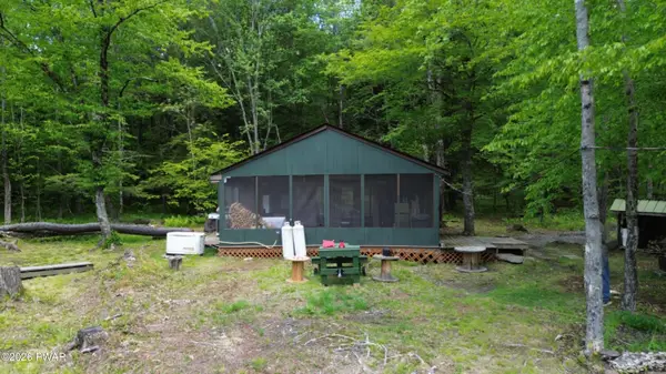 94 E Swamp Road, Pleasant Mount, PA 18453