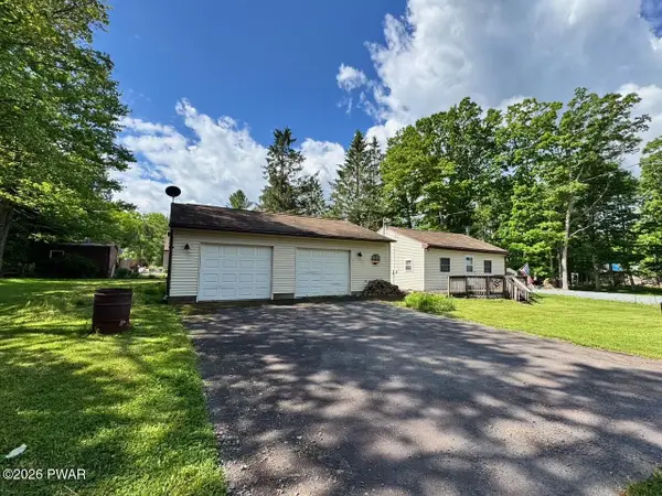 113 E Oak Lane, Greentown, PA 18426