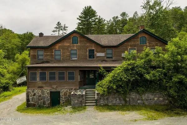 696 Pennsylvania 590, Lackawaxen, PA 18435