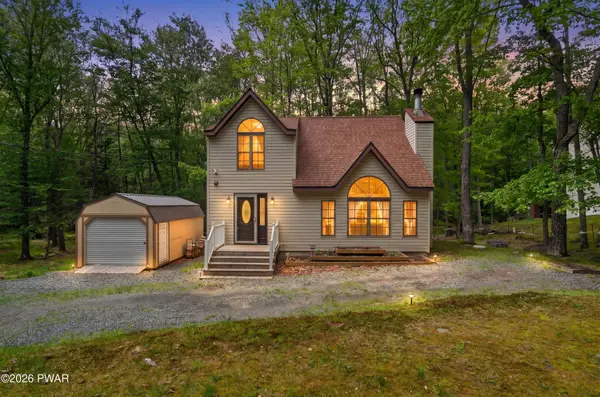 110 Ledgeview Drive, Hawley, PA 18428