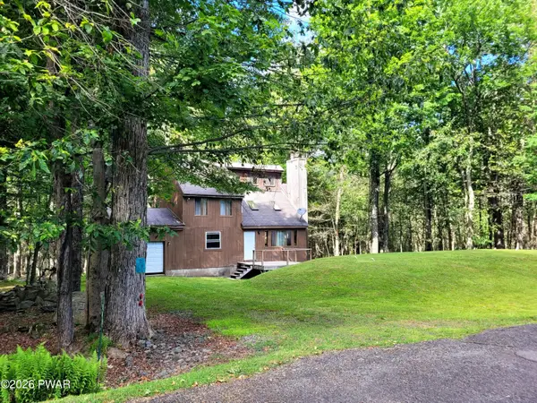 1040 Bear Drive, Newfoundland, PA 18445