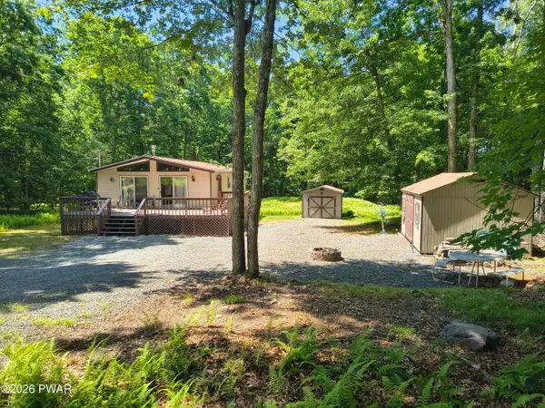 106 Pine Place, Hawley, PA 18428