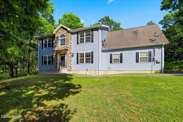 1212 N Whittaker Drive, Bushkill, PA 18324