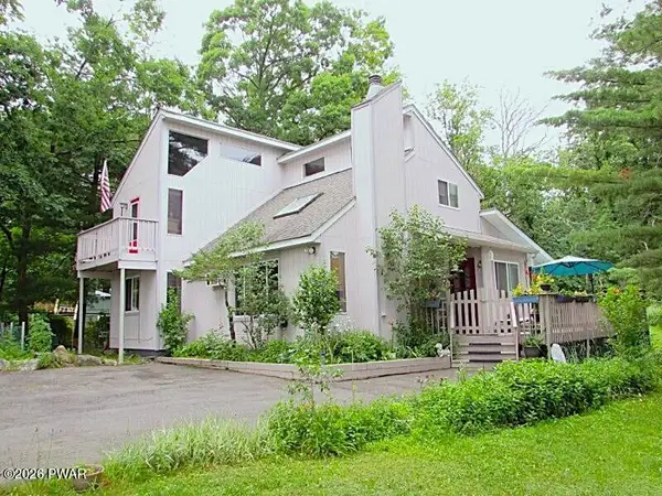 101 Fairway Lane, Hawley, PA 18428