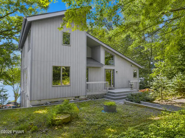 131 E Lake View Drive, Dingmans Ferry, PA 18328