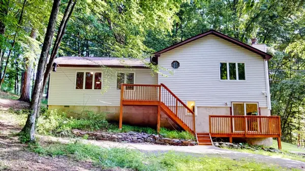303 Otter Court, Bushkill, PA 18324