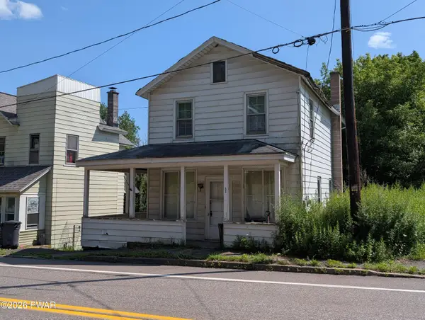 689 Texas Palmyra Highway, Hawley, PA 18428