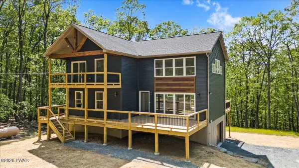 128 Copper Mountain Drive, Tafton, PA 18464