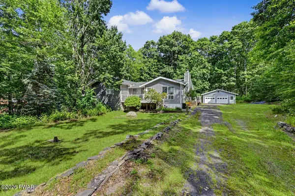 127 Lone Pine Bay, Hawley, PA 18428