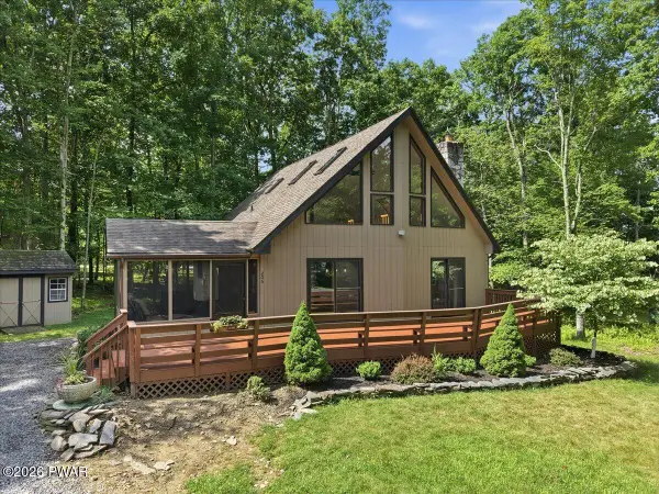 206 Oakenshield Drive, Tamiment, PA 18371