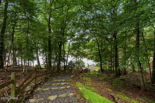 146 Spruce Lake Drive, Milford, PA 18337