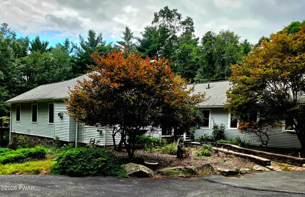 52 Milky Way, Hawley, PA 18428
