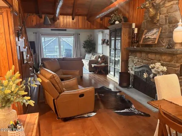 106 Bent Road, Greentown, PA 18426