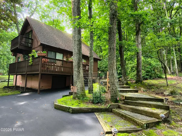 205 Fawn Lake Drive, Hawley, PA 18428