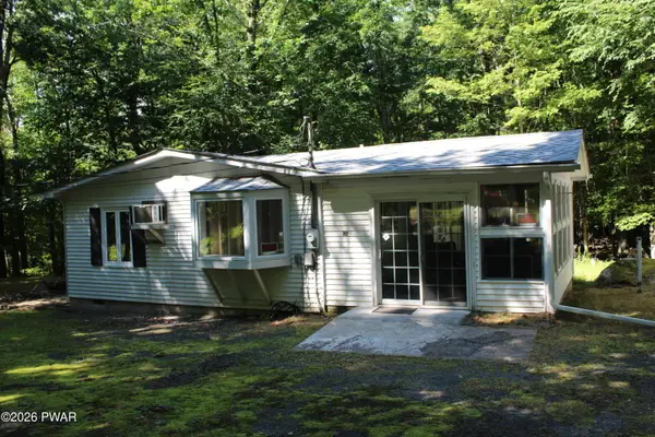 102 Redstart Court, Hawley, PA 18428