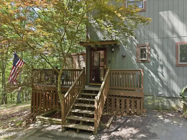 677 Clubhouse Drive, East Stroudsburg, PA 18302
