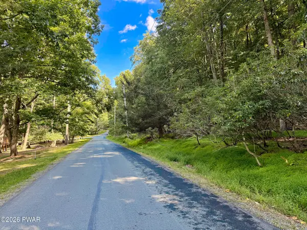 216 Indian Drive, Greentown, PA 18426