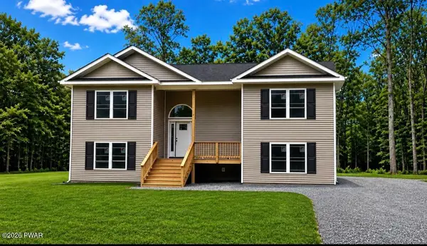 125 Franklin Drive, Hawley, PA 18428