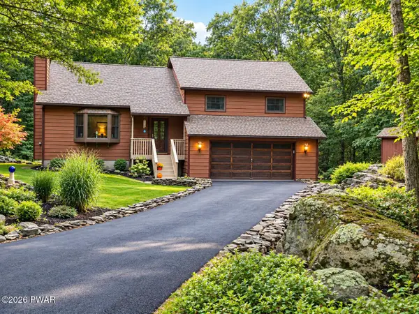 136 Pocono Circle Drive W, Dingmans Ferry, PA 18328