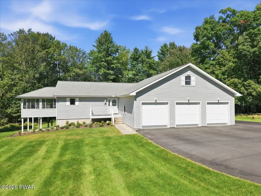 64 Applewood Drive, Hawley, PA 18428 - #2