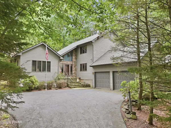 176 Cloud Crest Drive, Greentown, PA 18426