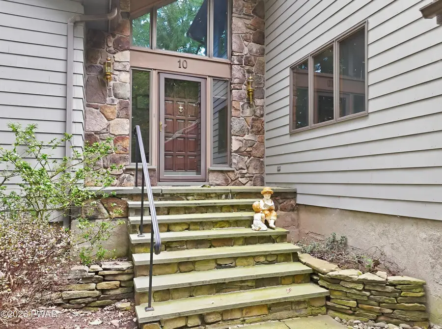 176 Cloud Crest Drive, Greentown, PA 18426 - #2