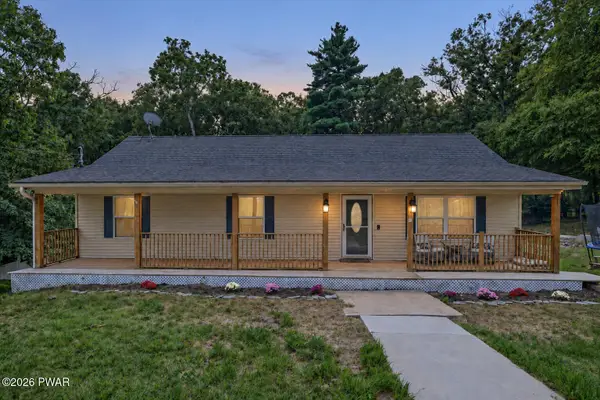 107 Hillside Court, Dingmans Ferry, PA 18328