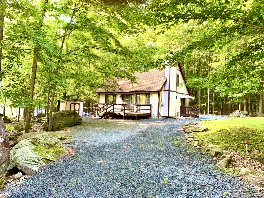 27 Oak Drive, Hawley, PA 18428 - #2