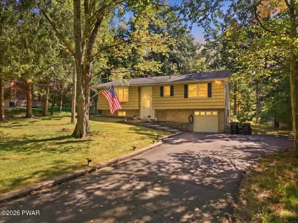 50 Woodledge Hills Drive, Hawley, PA 18428