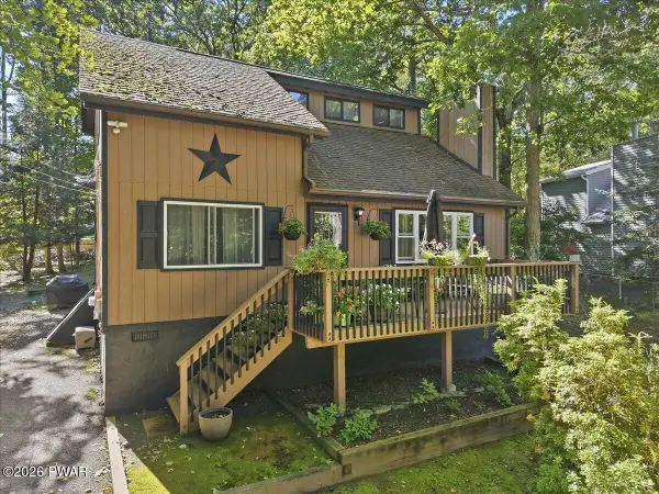 162 Mountain Lake Drive, Dingmans Ferry, PA 18328