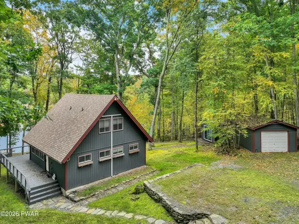 156 Lower Lakeview Drive, Hawley, PA 18428