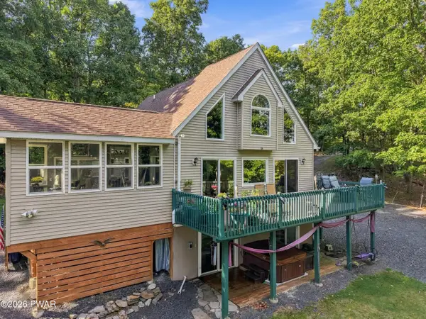 161 Lakewood Drive, Dingmans Ferry, PA 18328