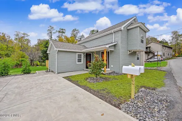 10 Pond Road, Moscow, PA 18444