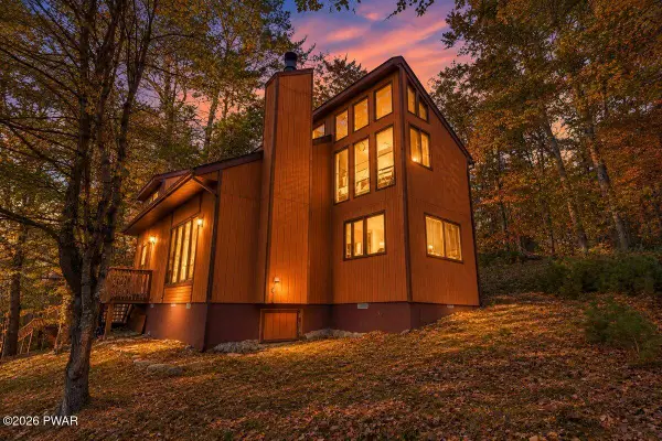 200 Manchester Drive, Bushkill, PA 18324