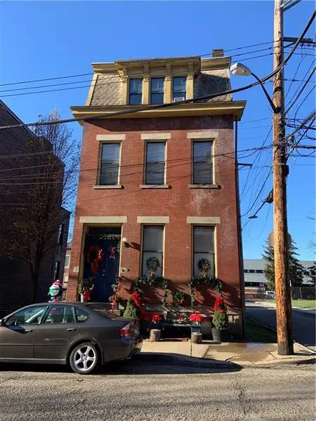 1537 Brighton Pl, Manchester, PA 15212