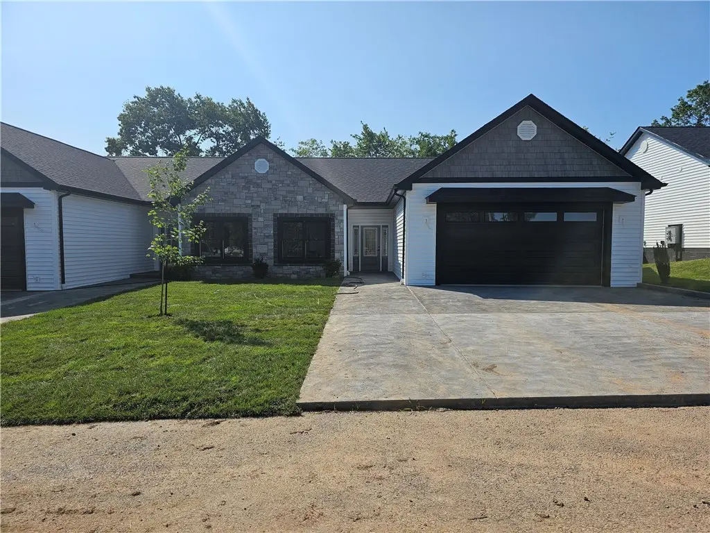 810 S Tenth St, Youngwood, PA 15697 - Image #1